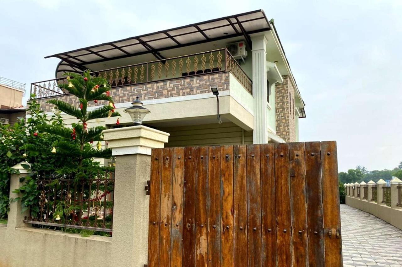 Nessies Nagaon Villa Alībāg Exteriör bild