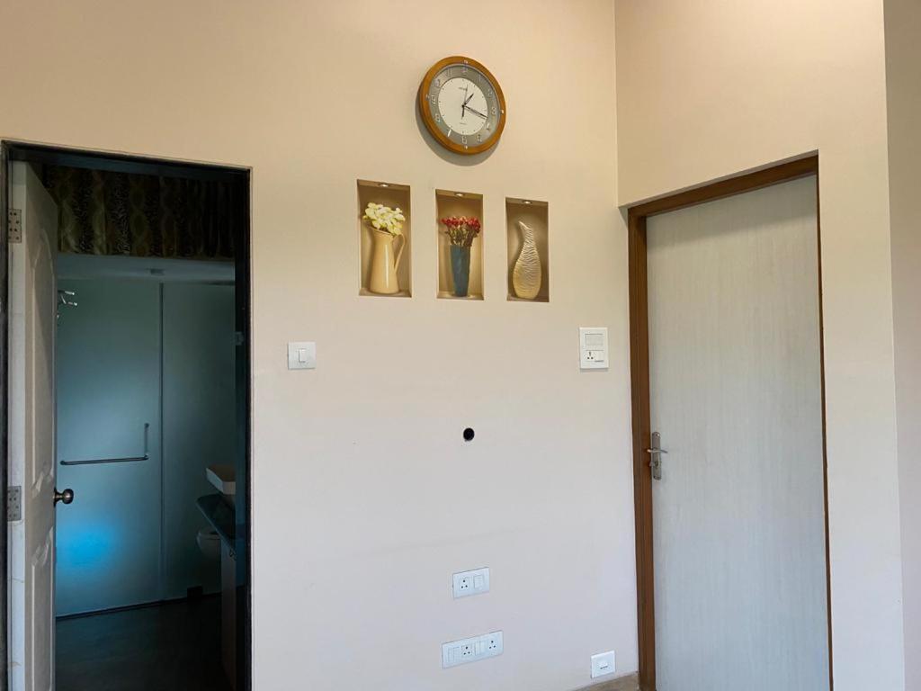 Nessies Nagaon Villa Alībāg Exteriör bild