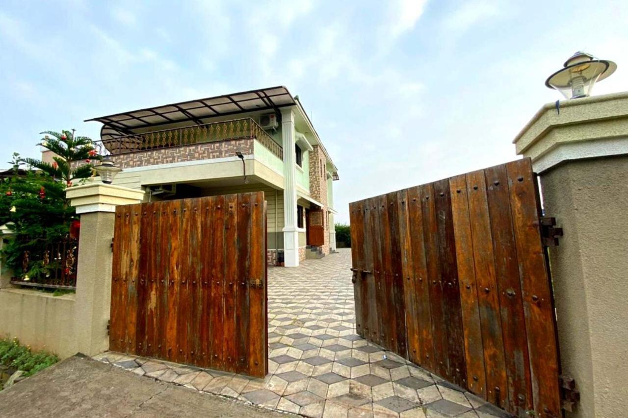 Nessies Nagaon Villa Alībāg Exteriör bild