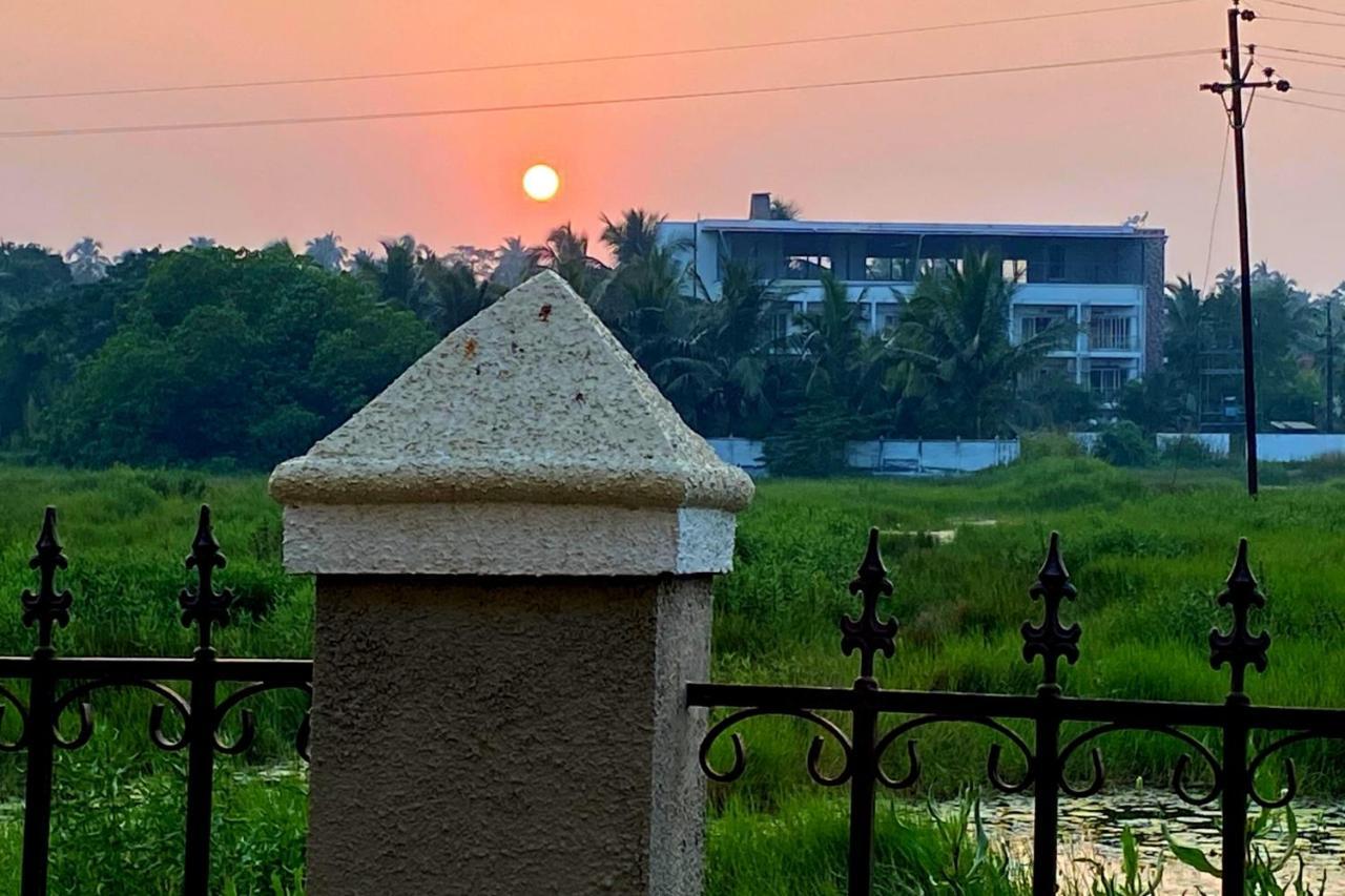 Nessies Nagaon Villa Alībāg Exteriör bild
