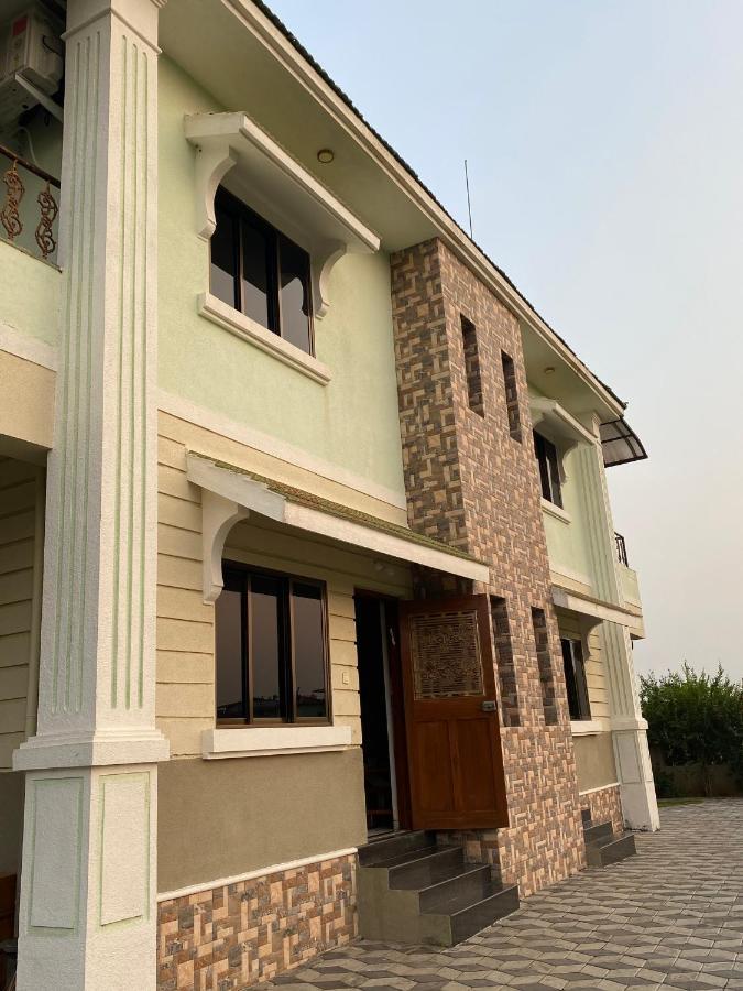 Nessies Nagaon Villa Alībāg Exteriör bild